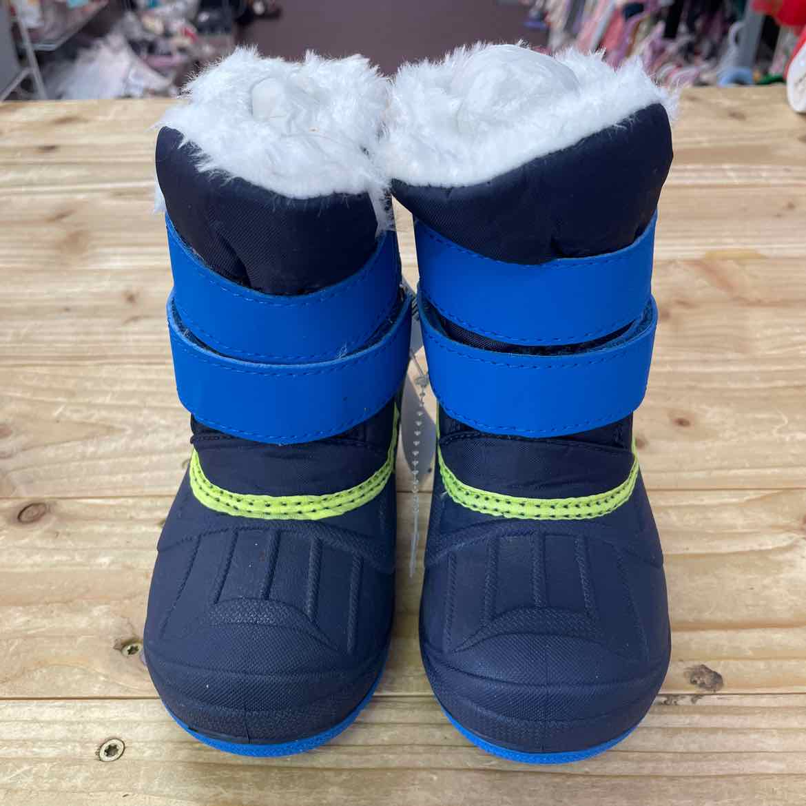 NEW! SNOW BOOTS 6