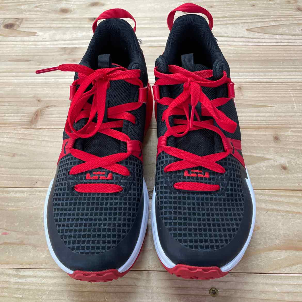 NIKE SHOES 7Y