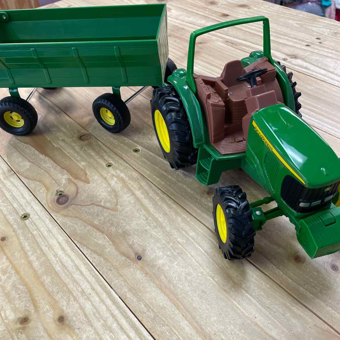 JOHN DEERE TRACTOR W/ FLAREBOX WAGON