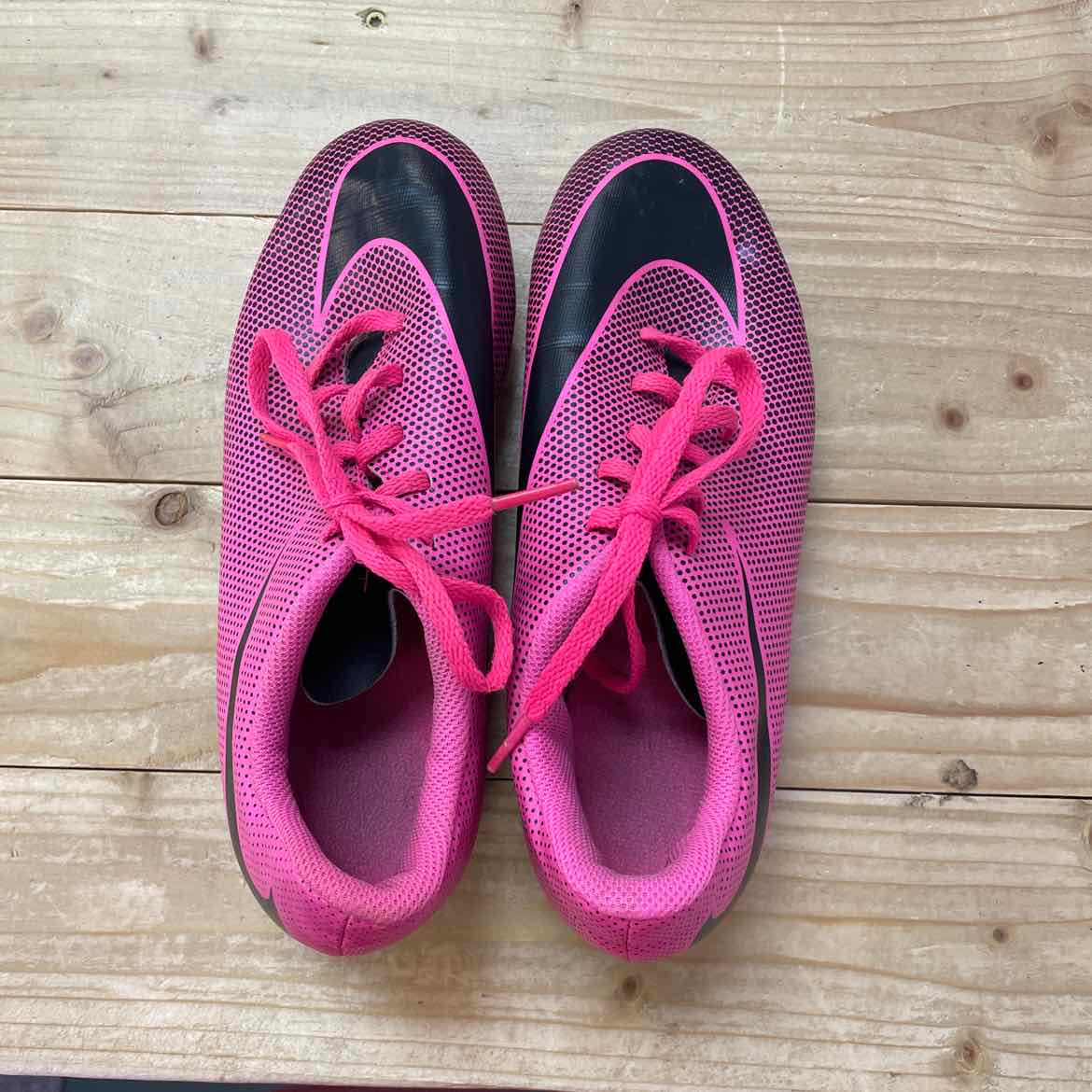 NIKE CLEATS 4Y
