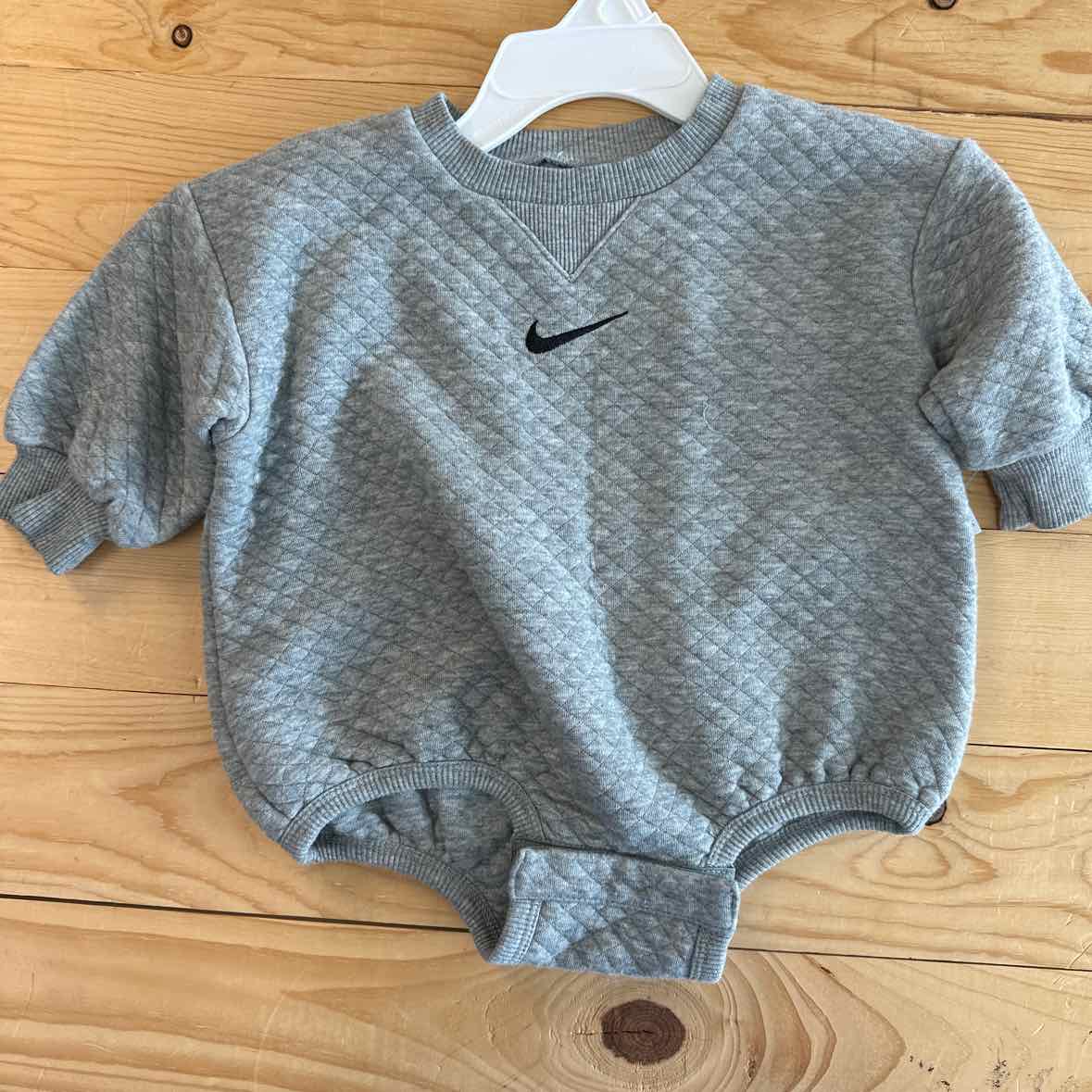 NIKE GRAY 1 PC 6 MOS