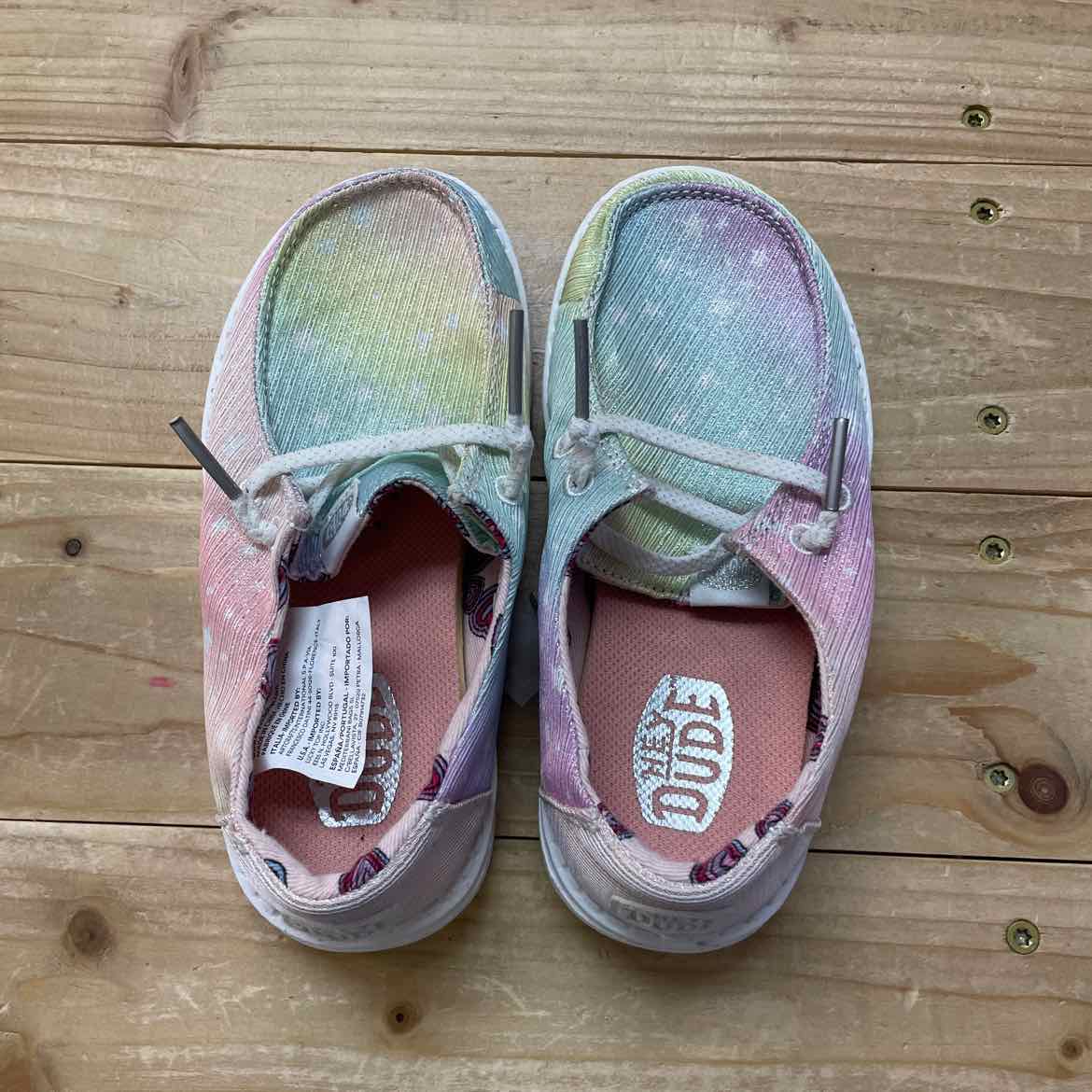 HEY DUDE SHOES TD9