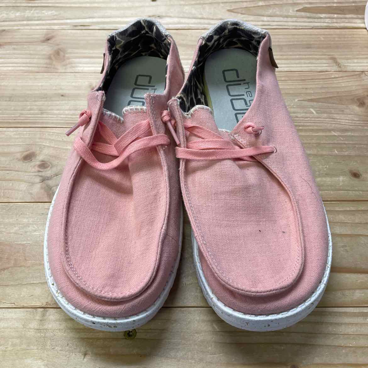 HEY DUDE SHOES 9