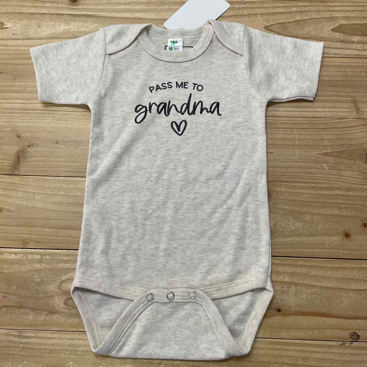 NEW! LAUGHING GIRAFFE GRANDMA ONESIE6-12 MOS