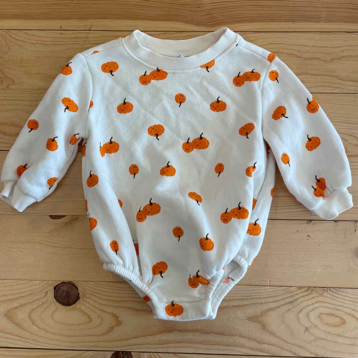 OLD NAVY PUMPKIN BODYSUIT 6-12 MOS