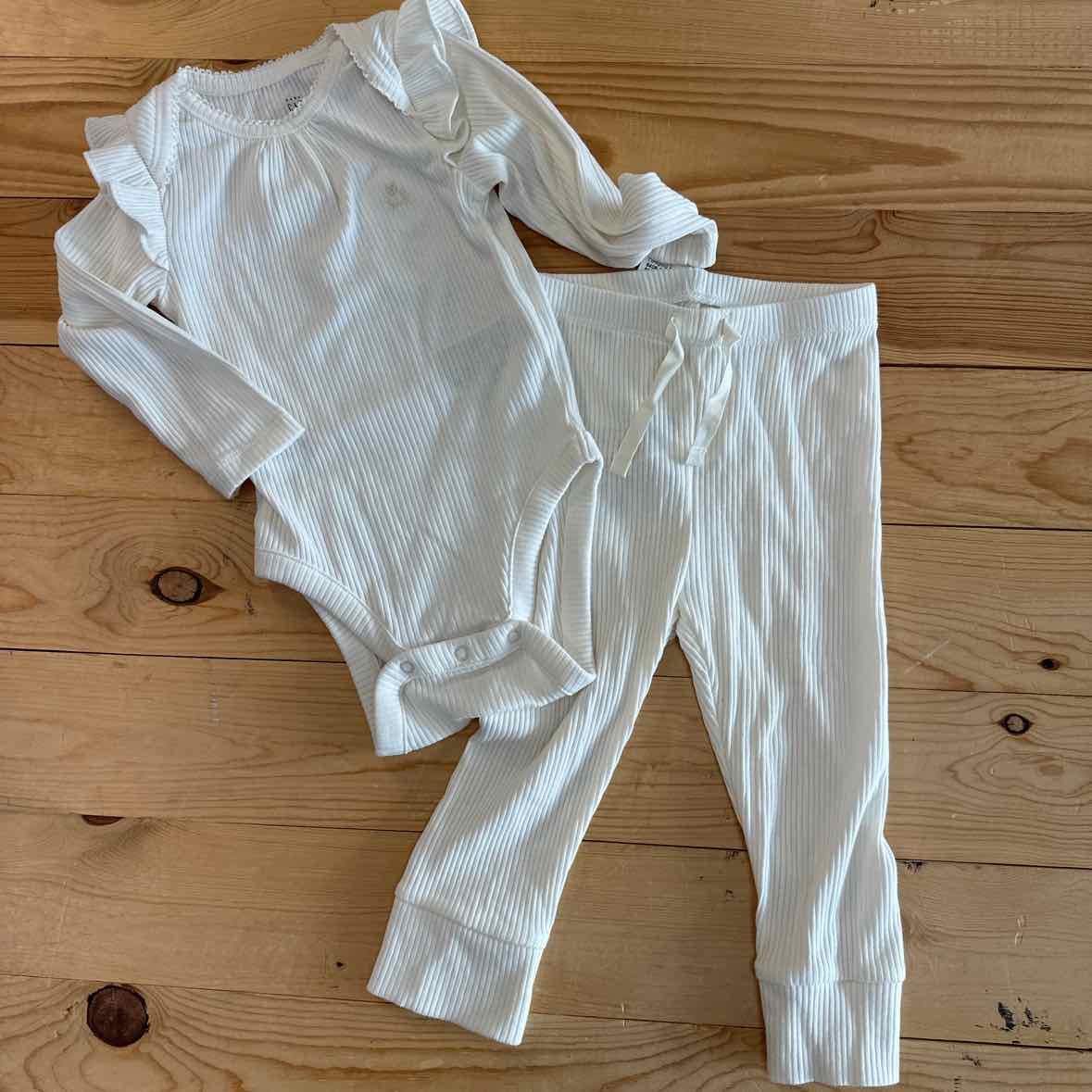 BABY GAP CREAM RIBBED OUTFIT 12-18 MOS