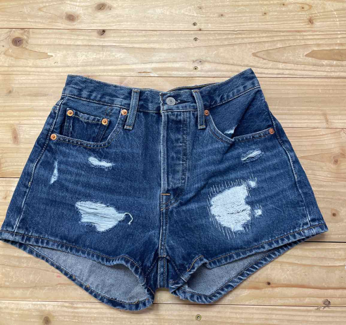 LEVIS SHORTS 25