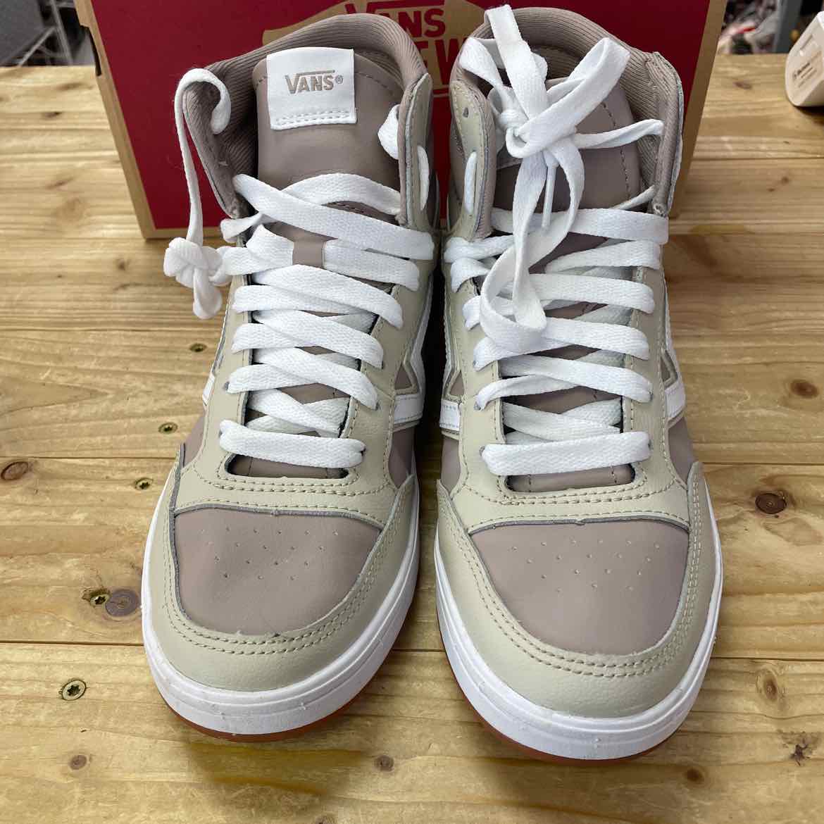 NEW! LOWLAND HI OATMEAL SHOES 7.5 WOMENS