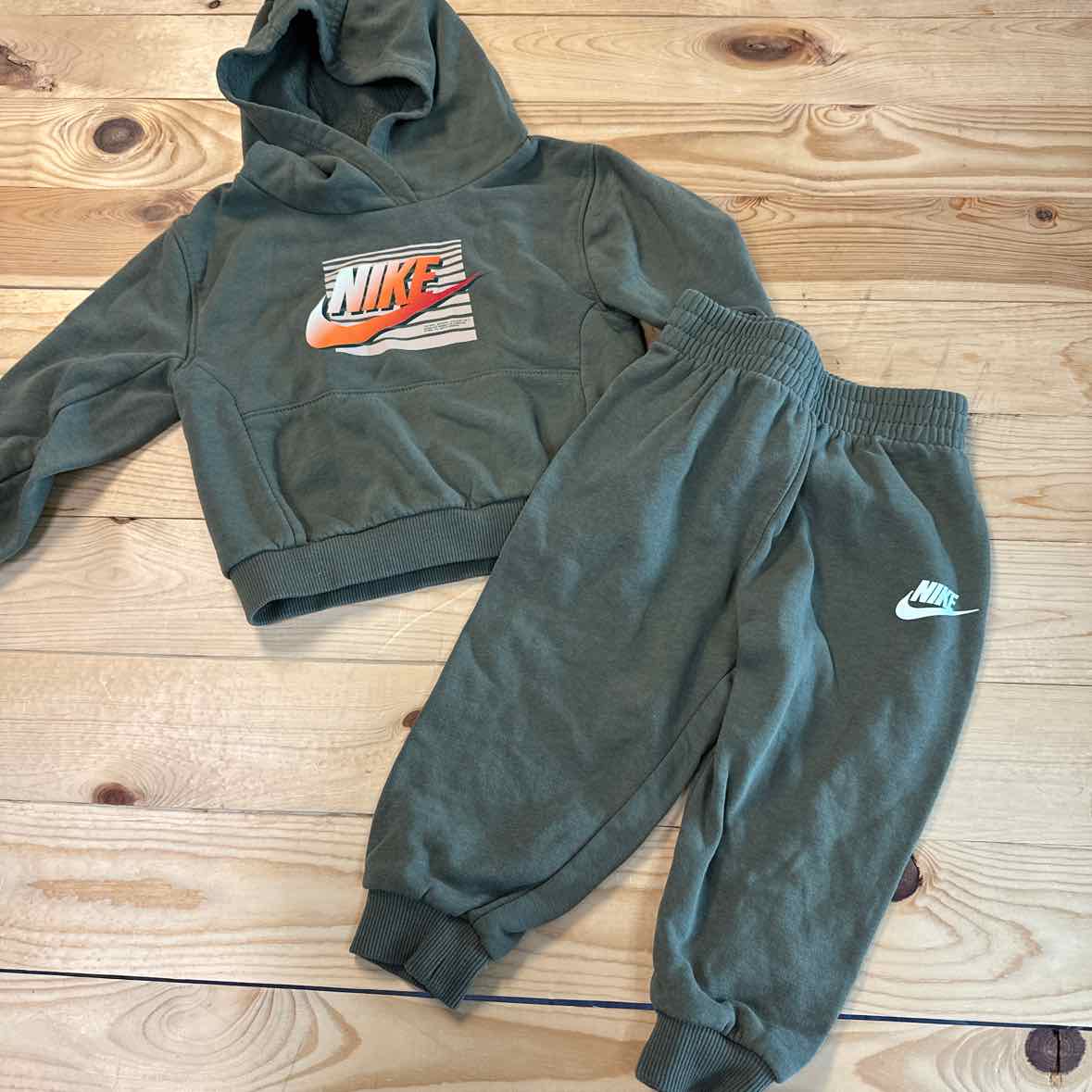 NIKE OUTFIT 24 MOS