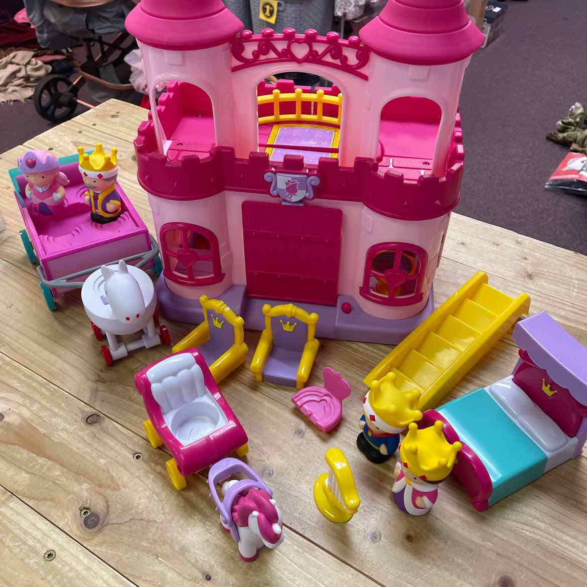PLAYGO ROYAL CASTLE SET