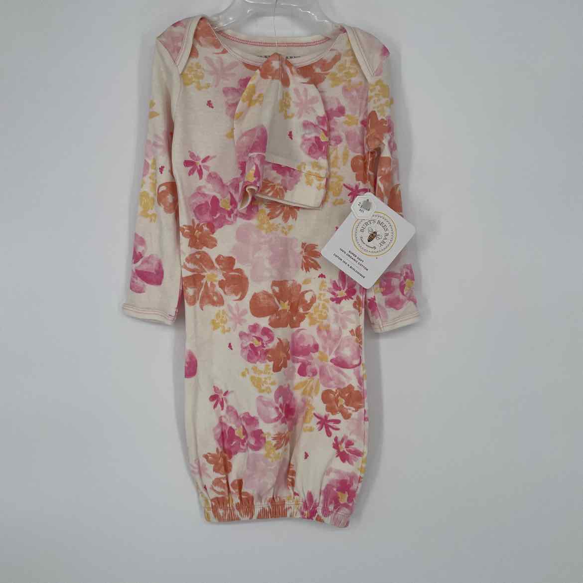 NEW! BURTS BEES GOWN/HAT SET 0-6 MOS