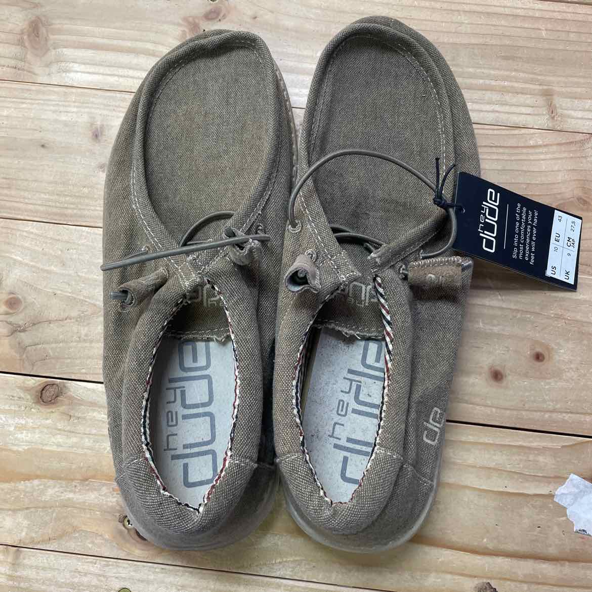 NEW! HEY DUDE WALLY SHOES 10