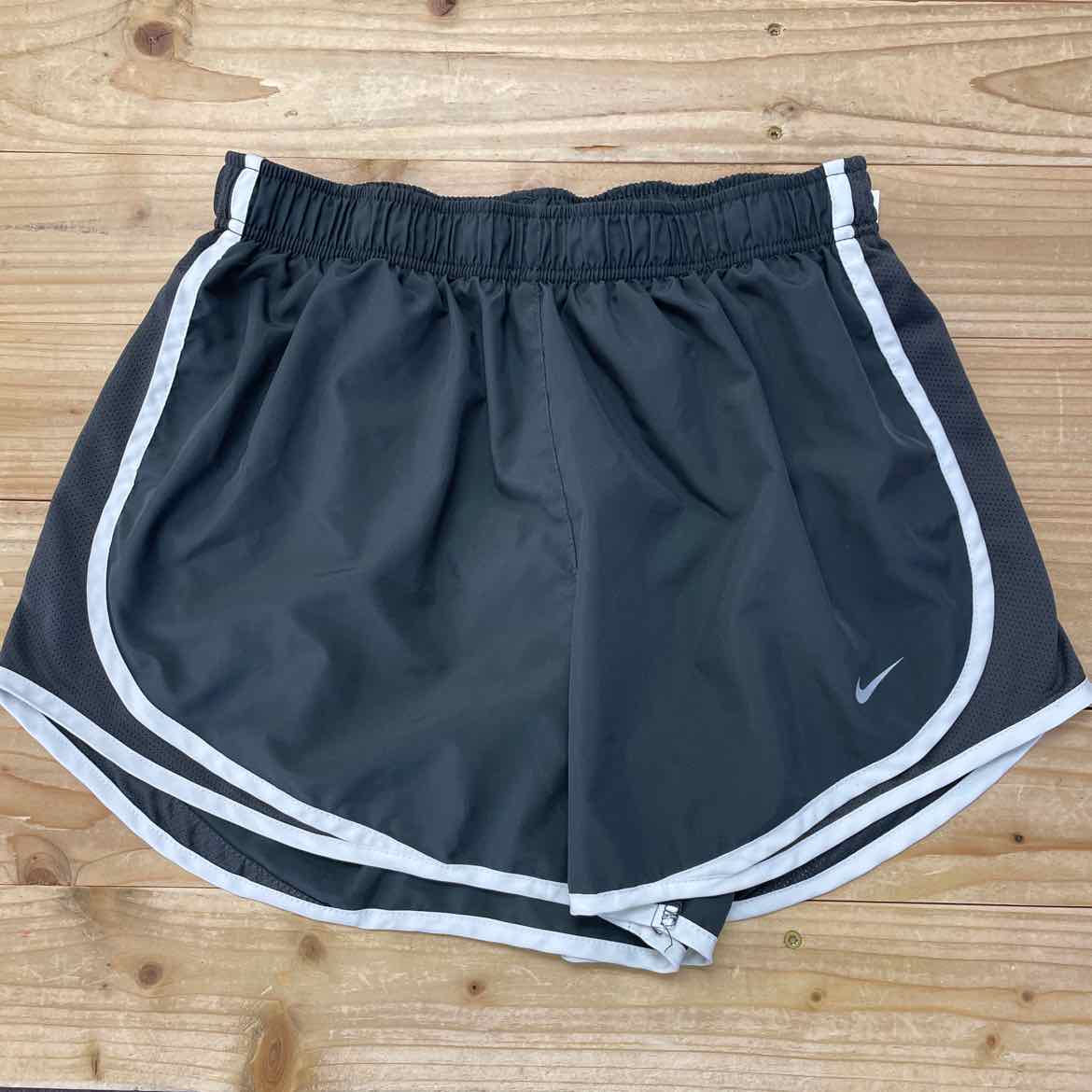 NIKE CHARCOAL SHORTS L