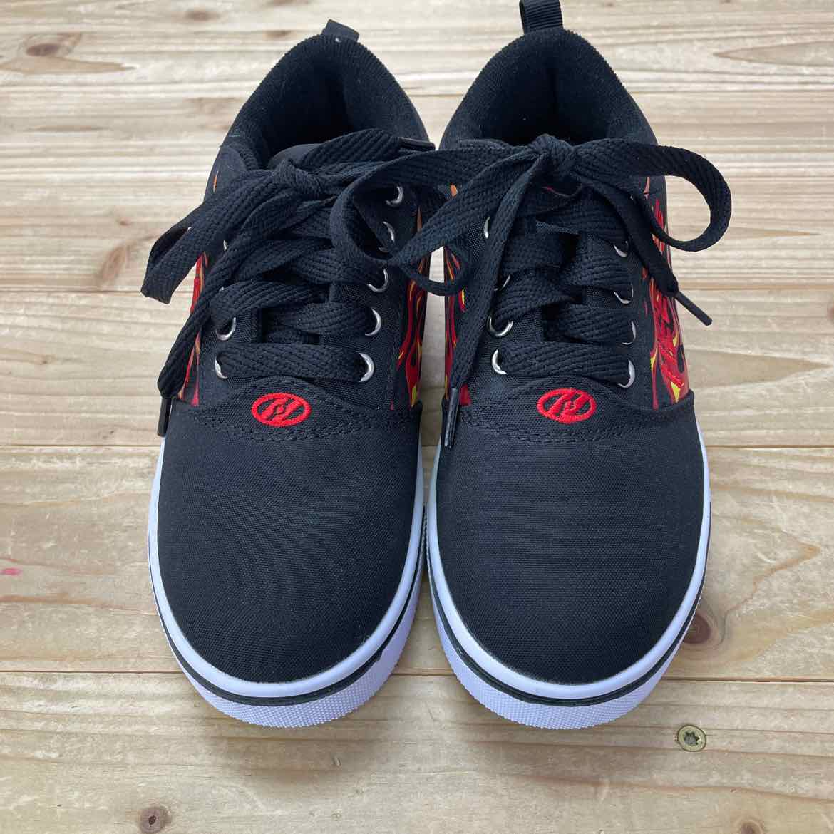 HEELY SKATE SHOES 3
