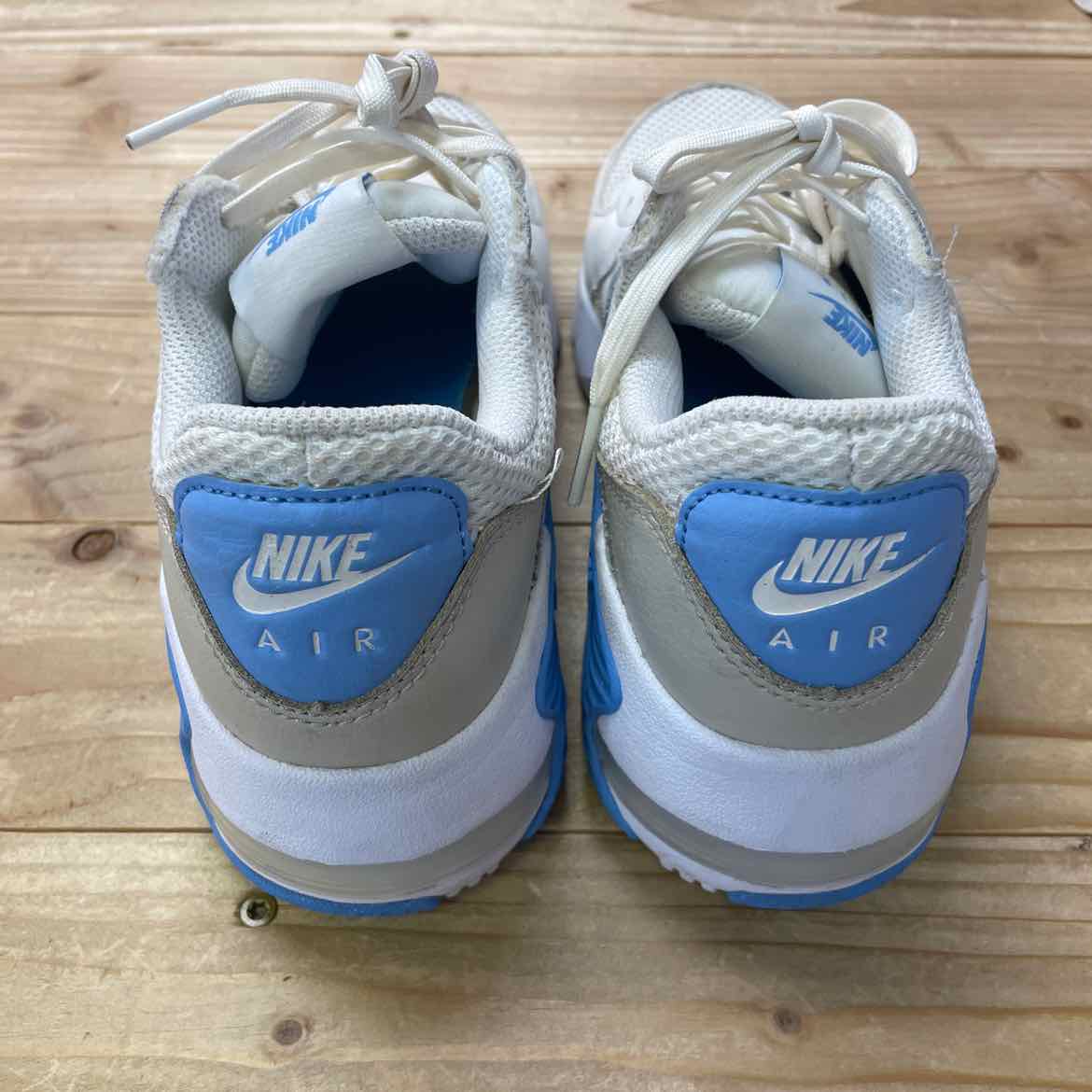 NIKE SHOES 6 WOMENS