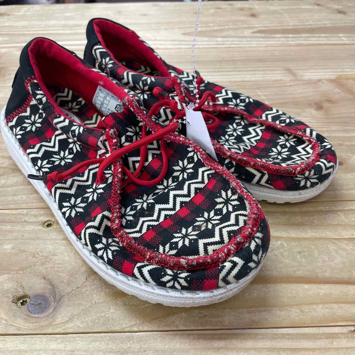 HEY DUDE WALLYS UGLY SWEATER SHOES J3