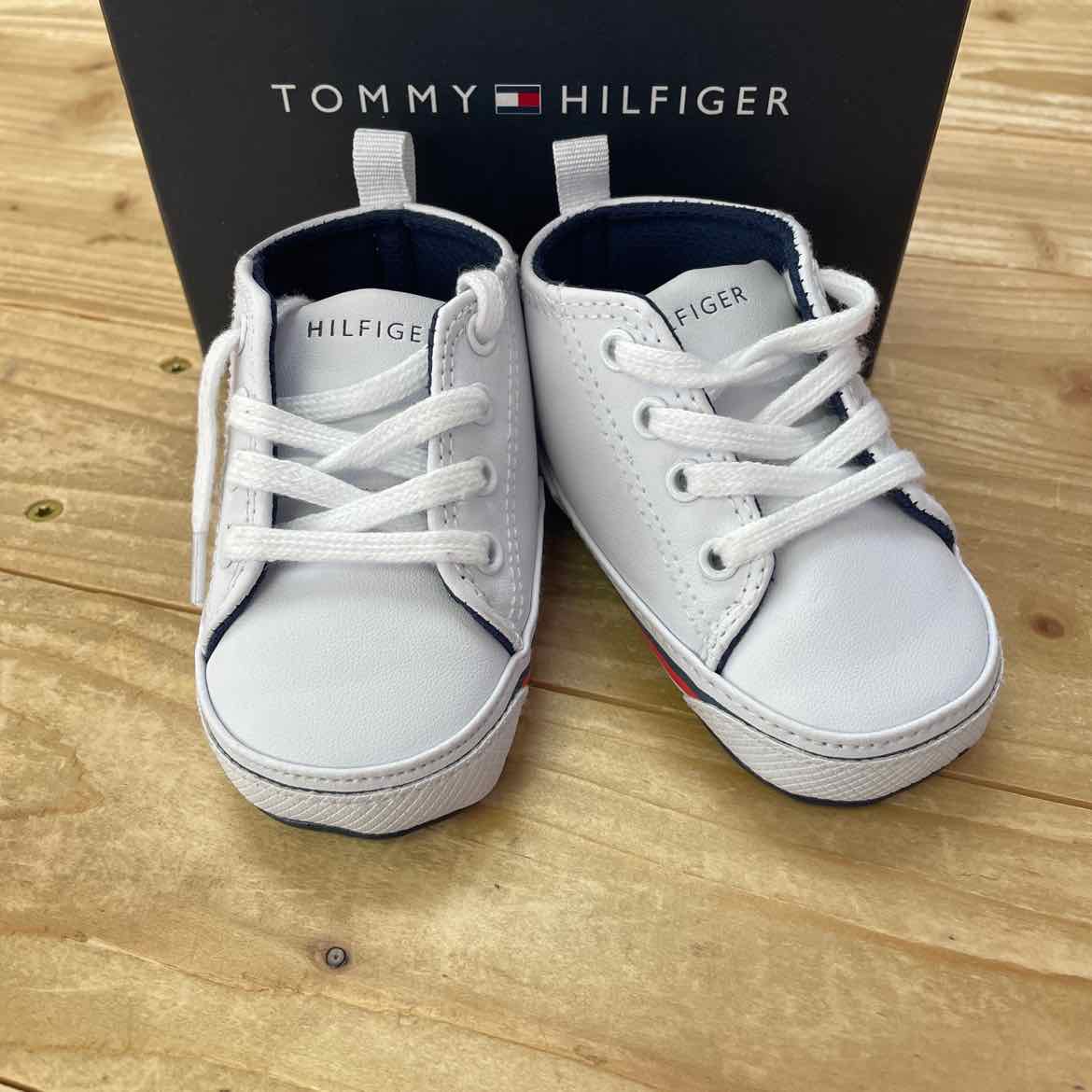 NEW! TOMMY HILFIGER WHITE CRIB SHOES 2 INFANT