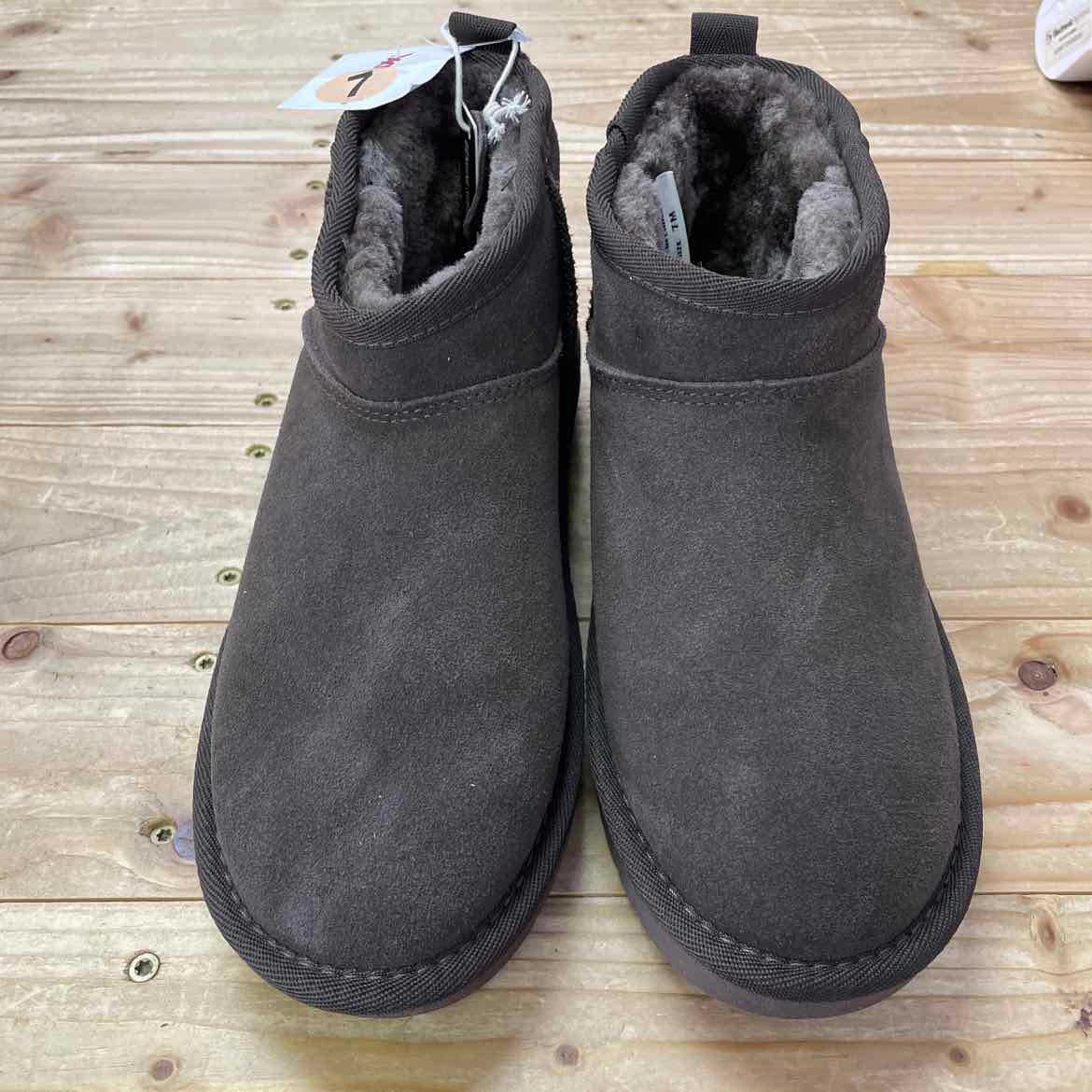NEW! CUSIONAIRE BOOTIES 7 WOMENS