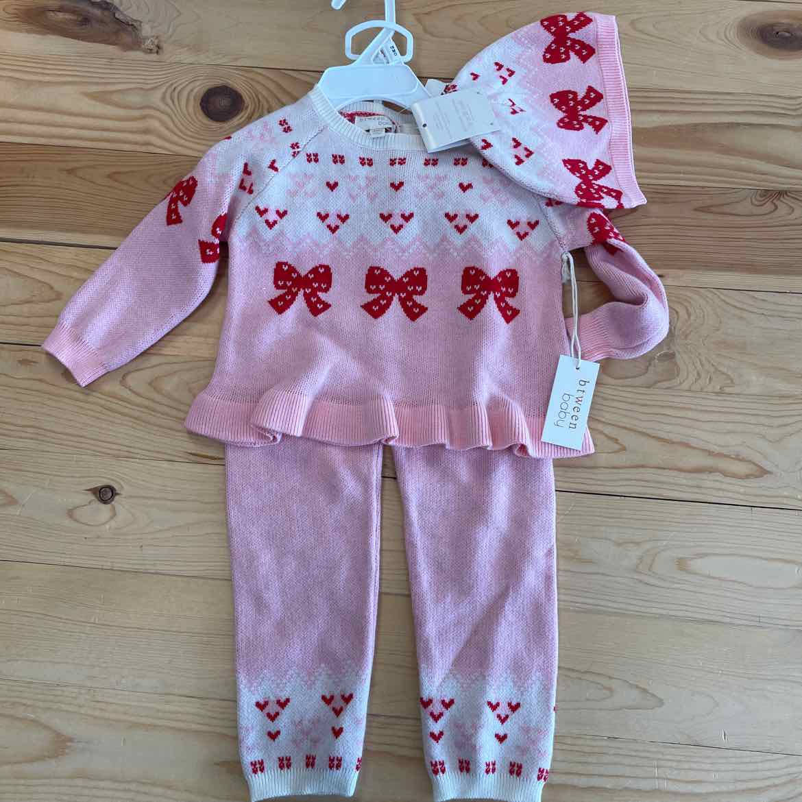 NEW! BTWEEN BABY OUTFIT/HAT 18 MOS