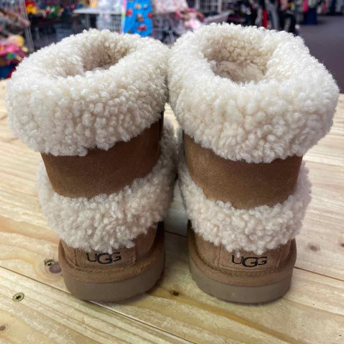 UGG ULTRA MINI FLUFF BOOTS 5