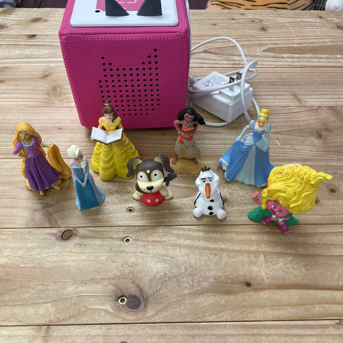 TONIEBOX 8 CHARACTERS