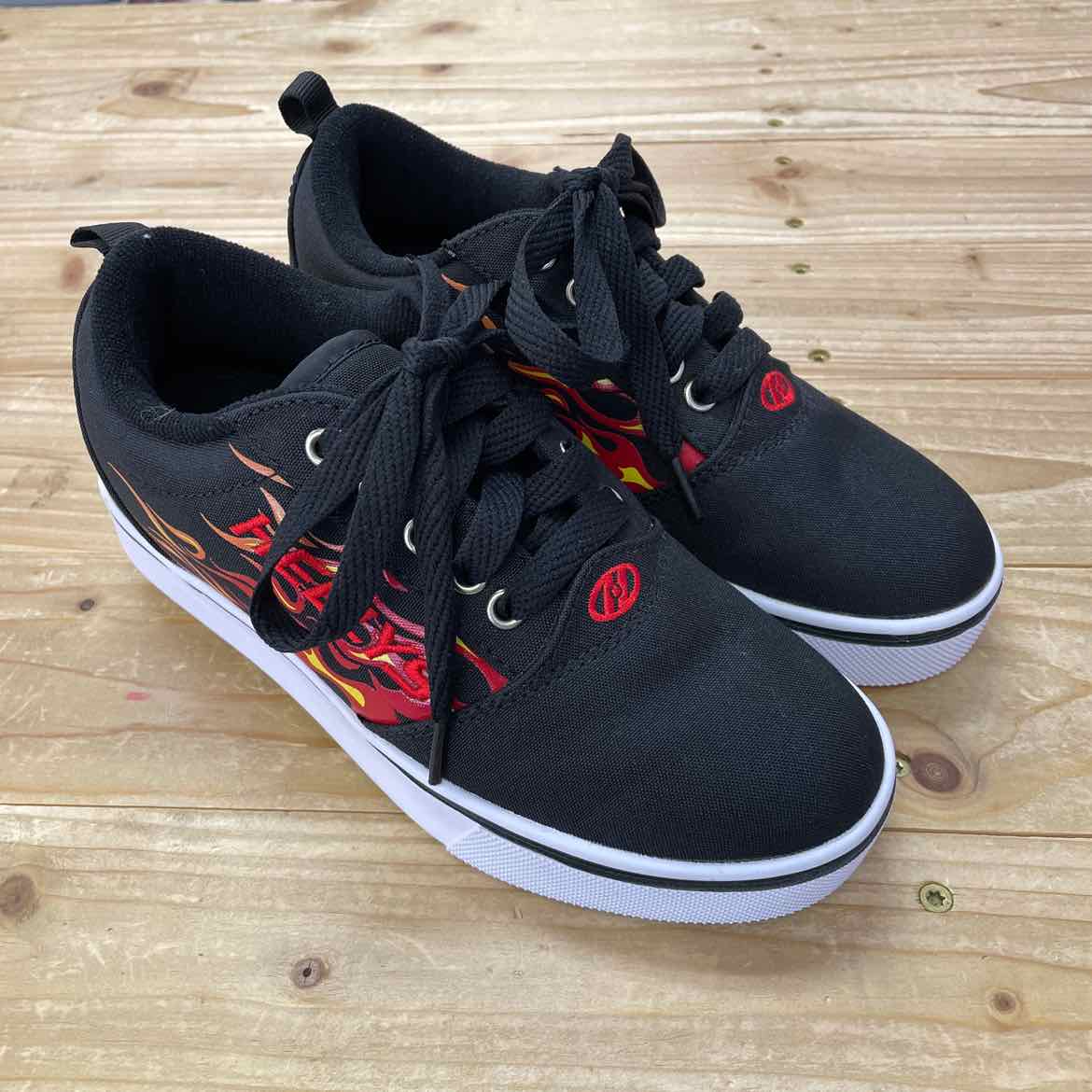 HEELY SKATE SHOES 3