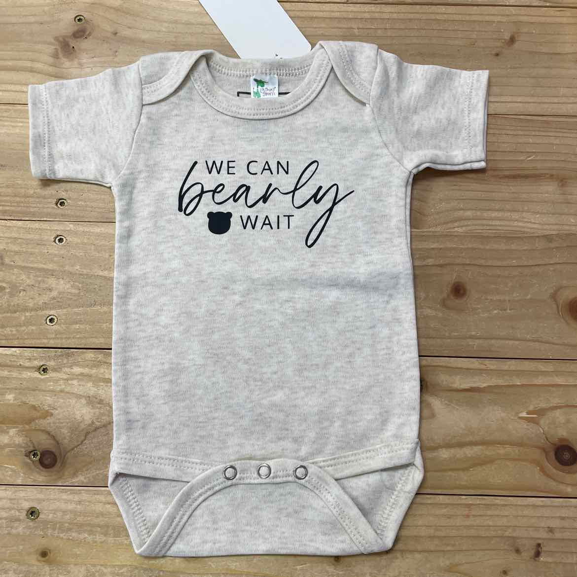 NEW! LAUGHING GIRAFFE BEARLY WAIT ONESIE 0-3 MOS