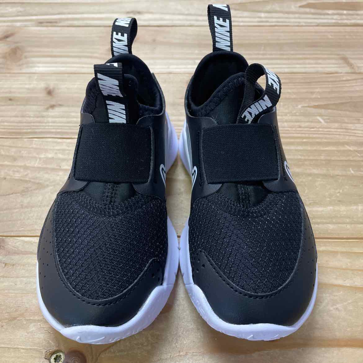 NIKE SHOES 8 BOYS