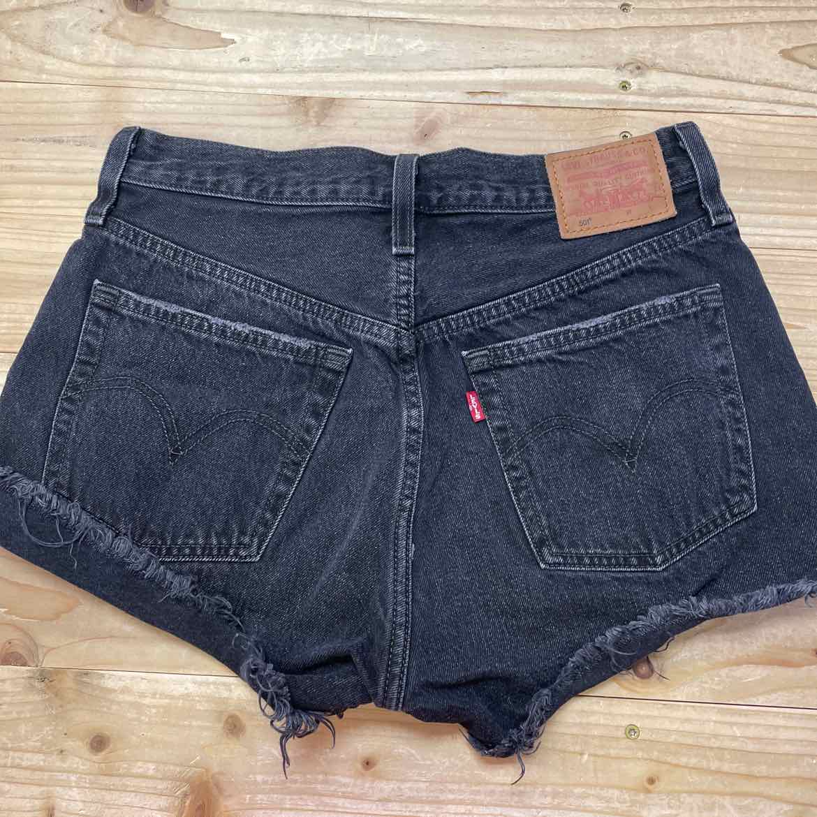 LEVIS SHORTS 27
