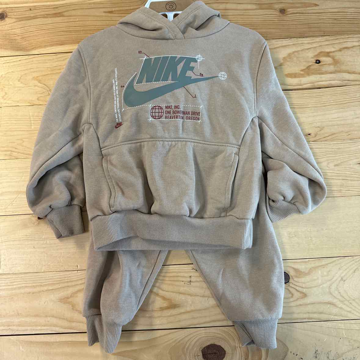 NIKE TAN OUTFIT 2T