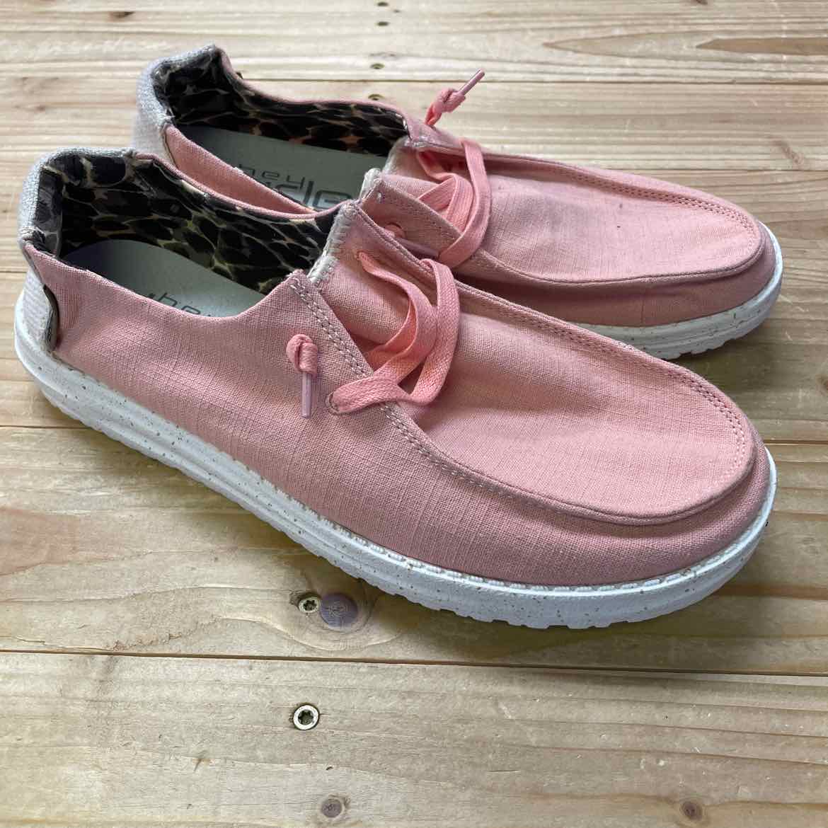 HEY DUDE SHOES 9