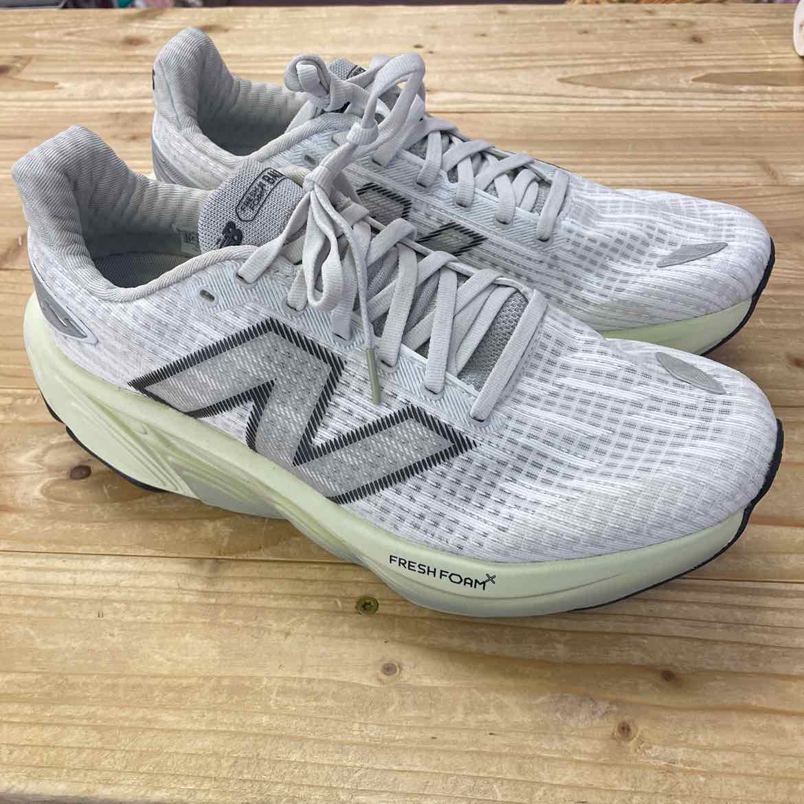 NEW BALANCE BALOS SHOES 9 MENS
