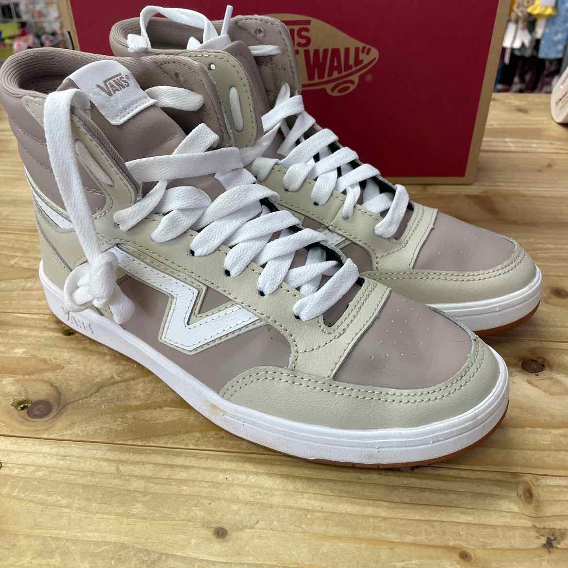 NEW! LOWLAND HI OATMEAL SHOES 7.5 WOMENS
