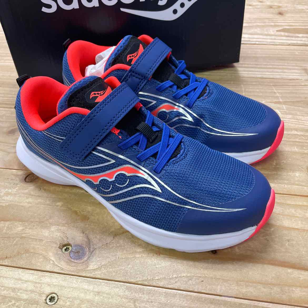 NEW! SAUCONY KINVARA SPHIRE SHOES 13.5