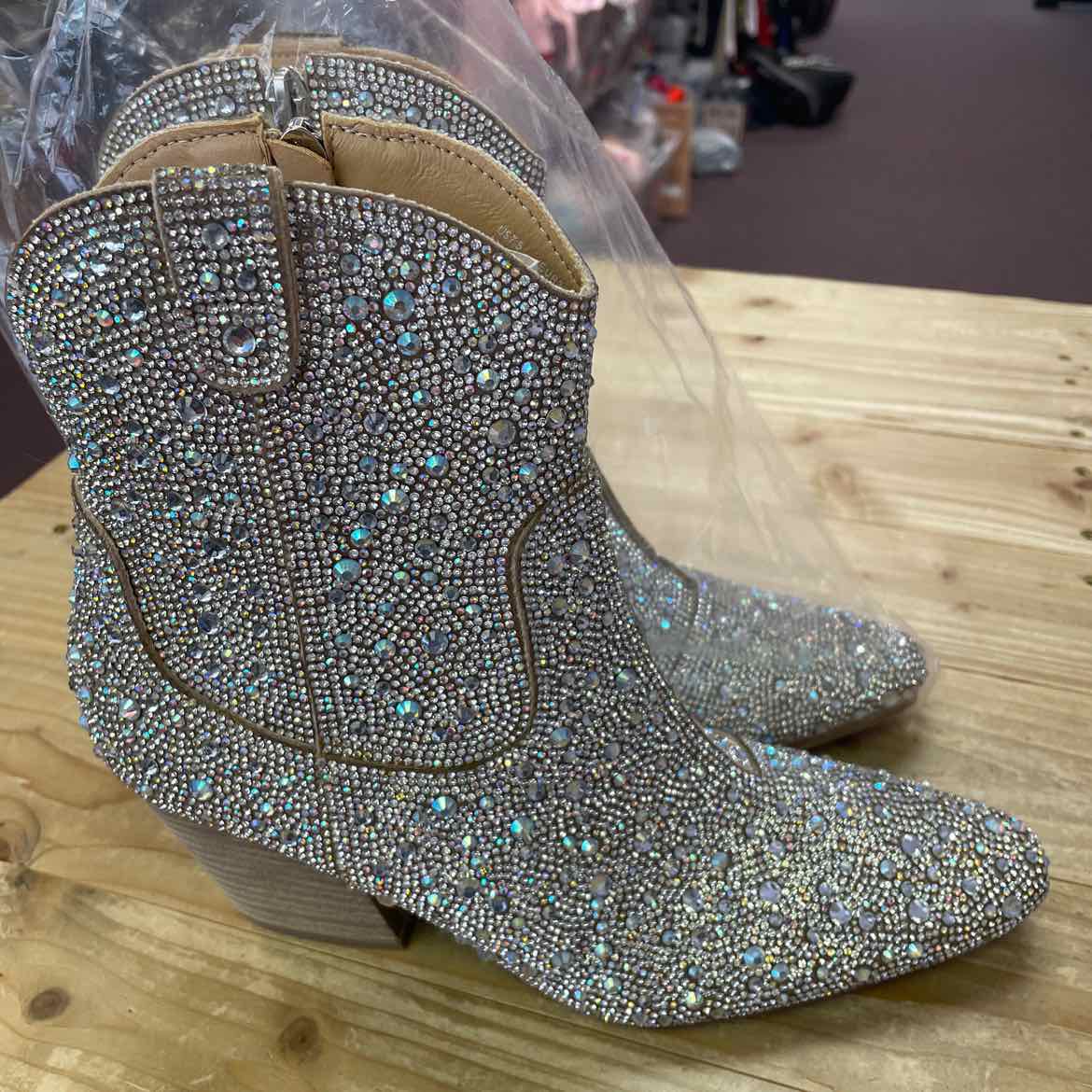 NEW! ARIDER RHINESTONE BOOTS 7.5
