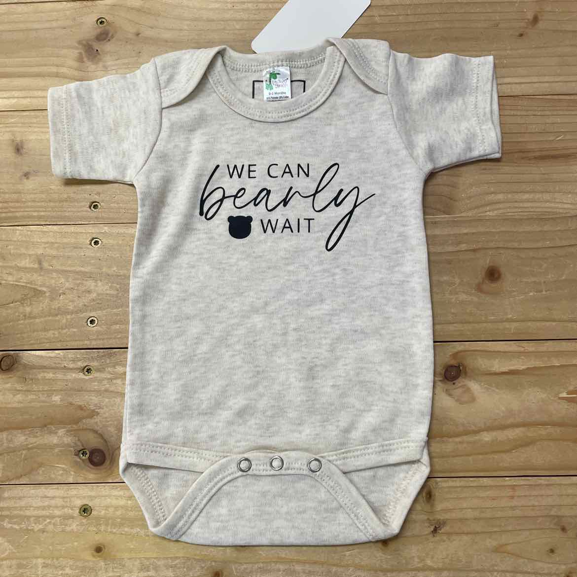 NEW! LAUGHING GIRAFFE BEARLY WAIT ONESIE 0-3 MOS