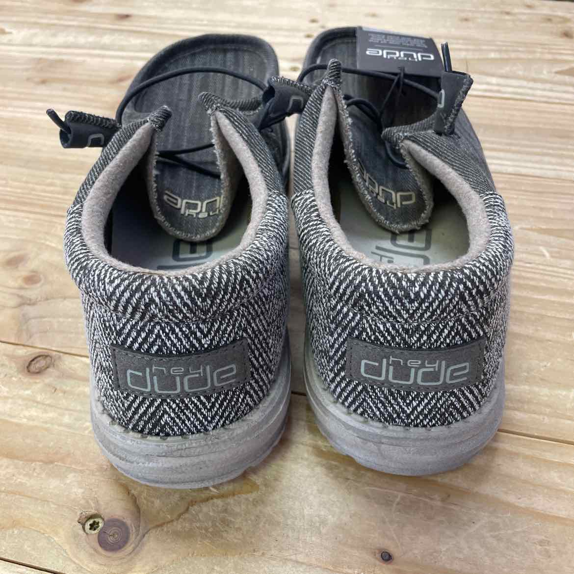 NEW! HEY DUDE WALLY SHOES 9