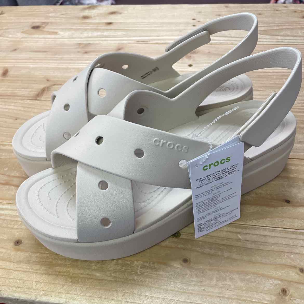 NEW! CROCS 10 WOMENS