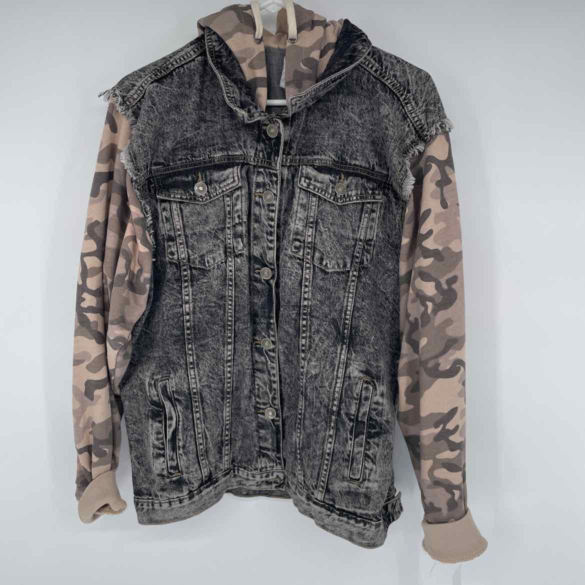 LIKE LOVE CAMO/BLACK JACKET L