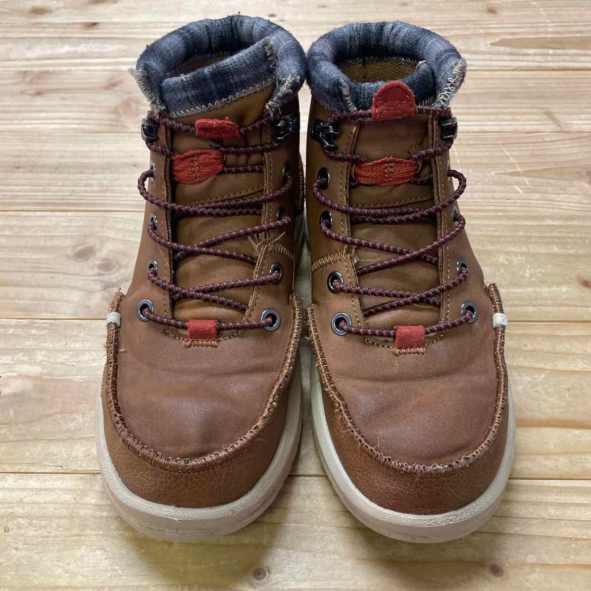 HEY DUDE BROWN BOOTS J2