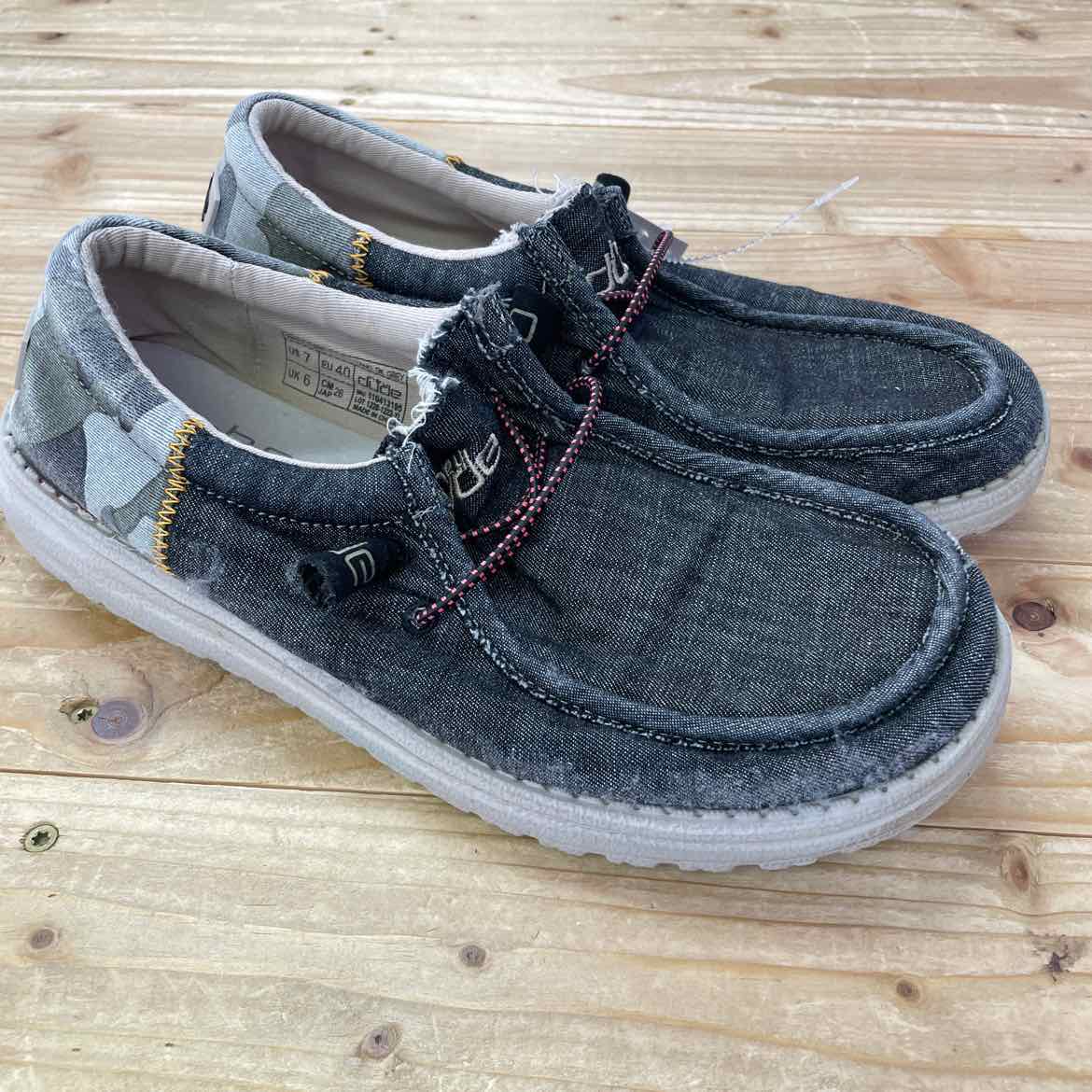 HEY DUDE WALLY FUNK CAMO SHOES 7 MENS