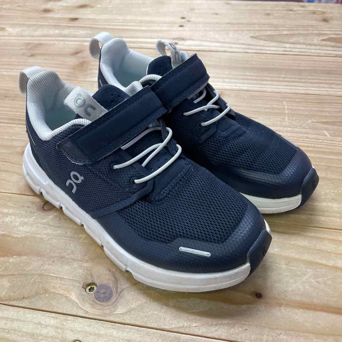 ON CLOUD NAVY SHOES K12