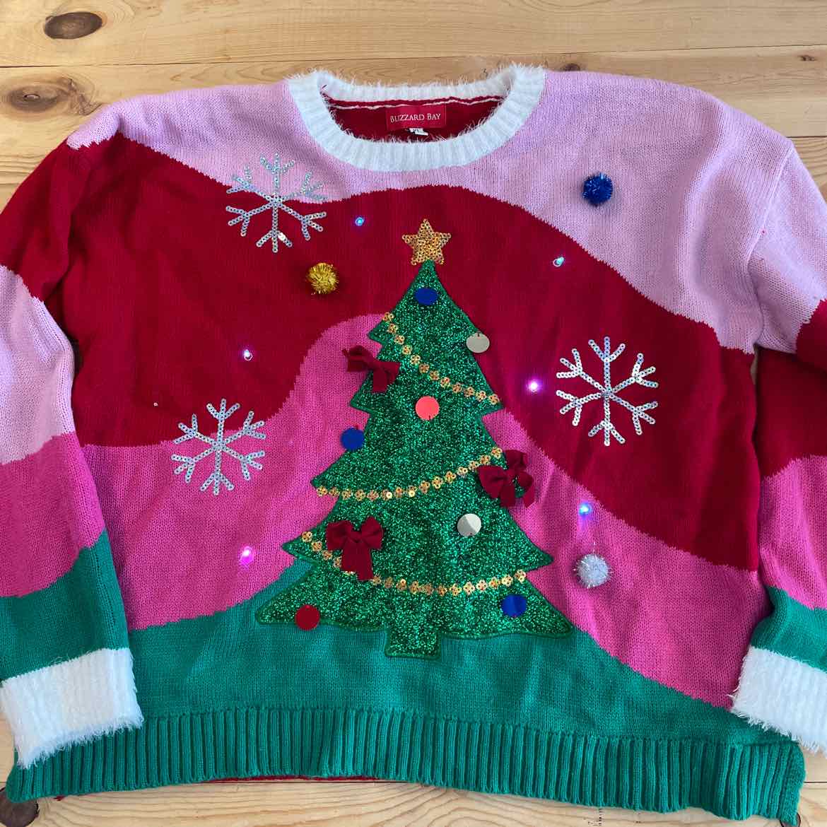 BLIZZARD BAY LIGHT UP CHRISTMAS SWEATER XL