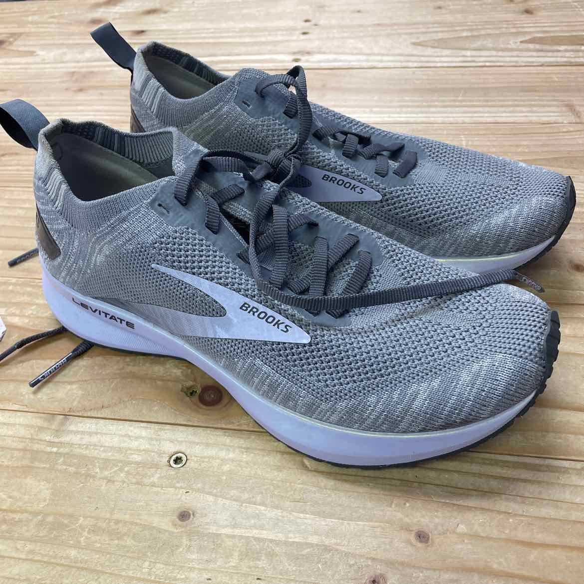 BROOKS LEVITATE GRAY SHOES 7.5
