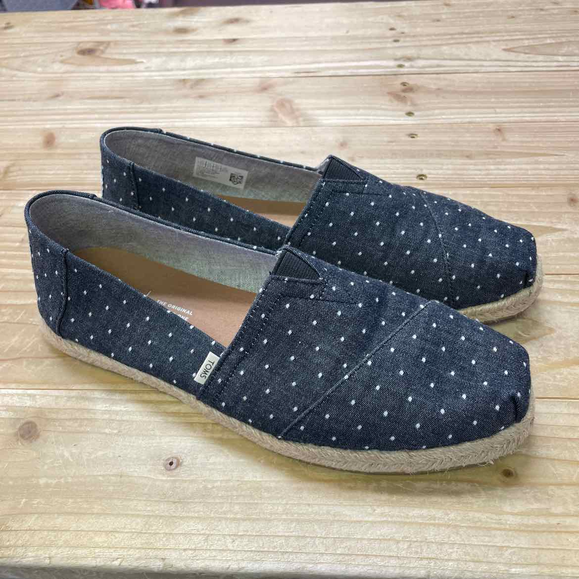 TOMS NAVY CHAMBRAY SHOES 8.5