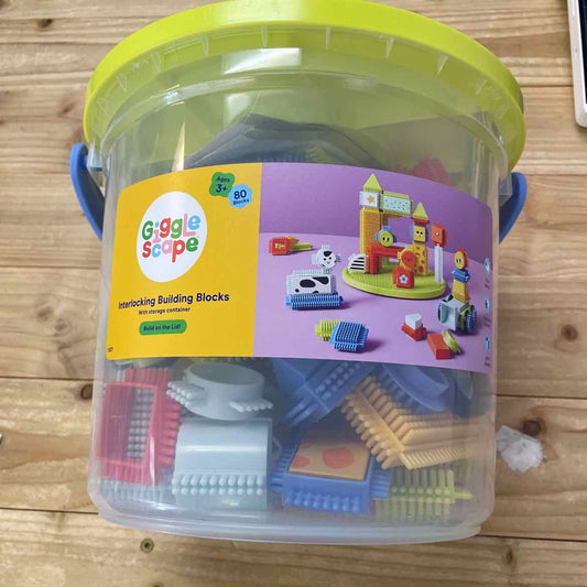GIGGLE SCAPES BRISTLE BLOCKS