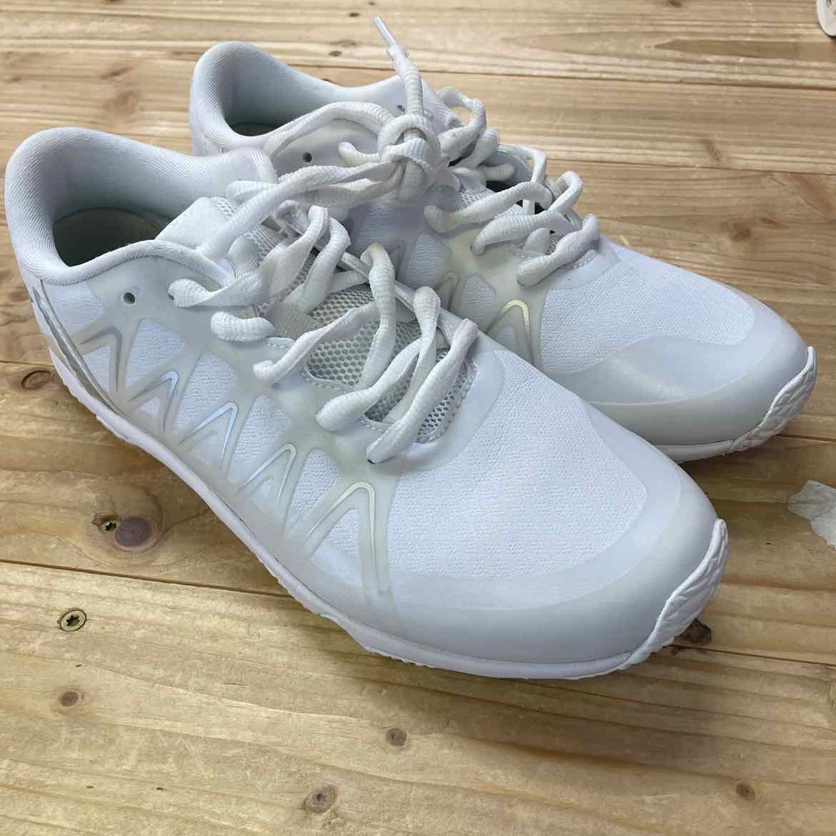 VARSITY CHEER SHOES 7.5