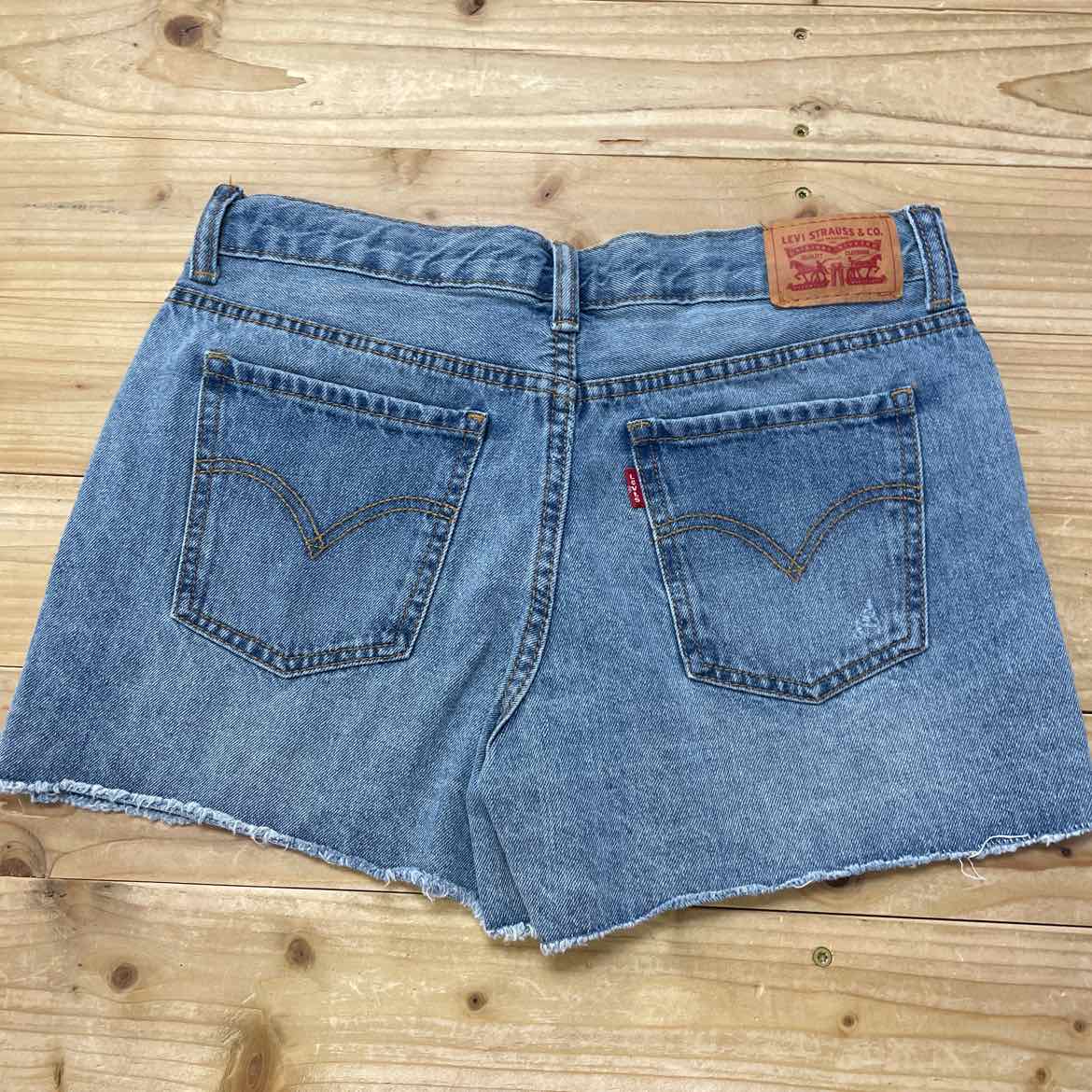 LEVIS DENIM SHORTS 16