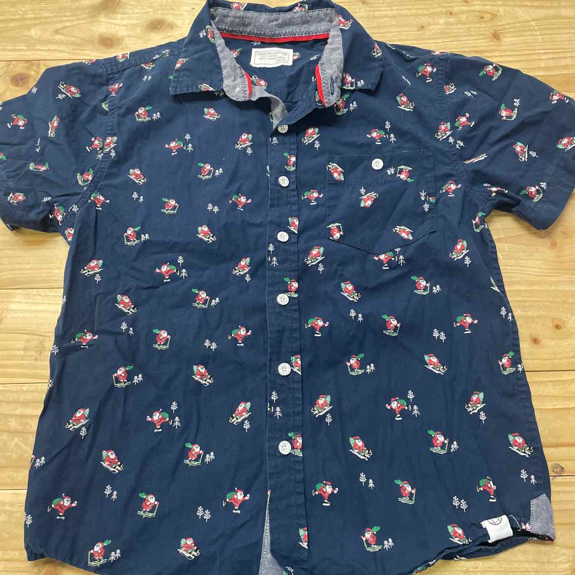 FREE PLANET SANTA SHIRT 10-12