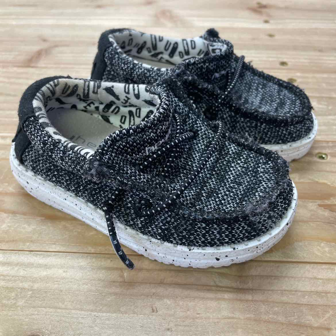HEY DUDE BLACK/WHITE SHOES K5 INFANT